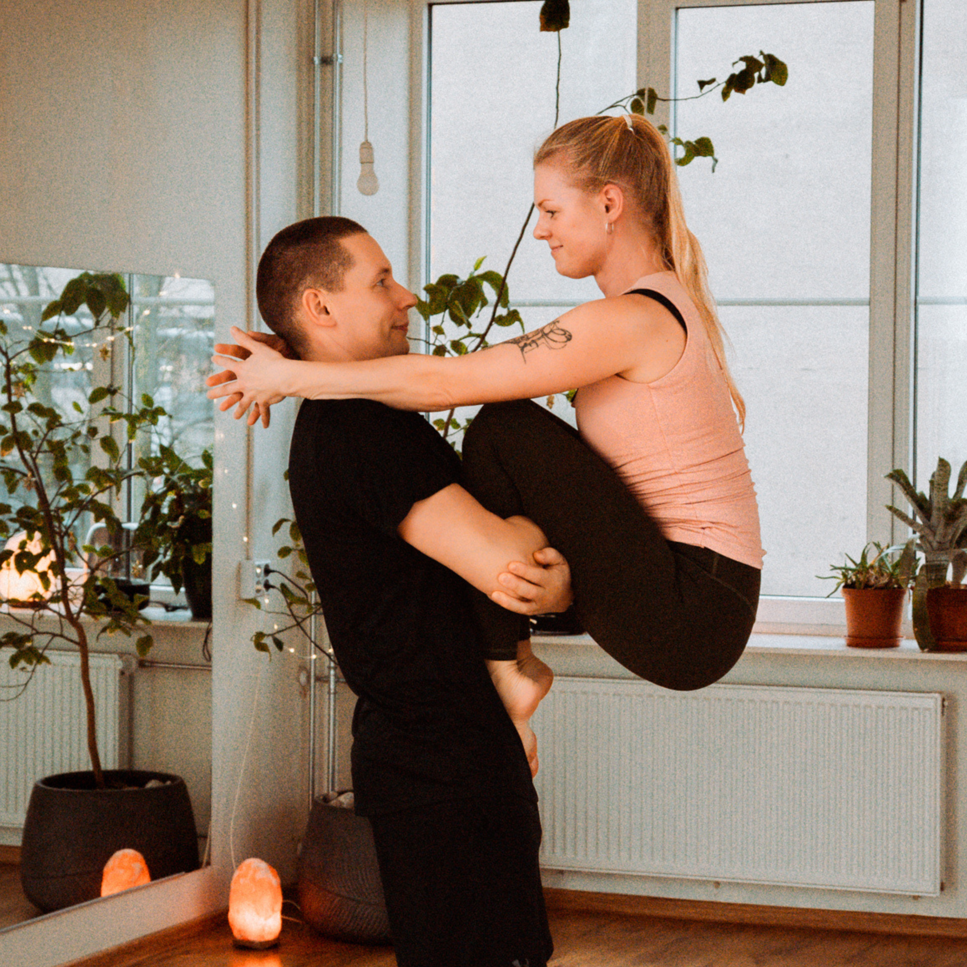 Partnerjooga ja akrojooga eratund kahele